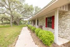 1002 Royal Oaks #1, Yorktown, TX 78164