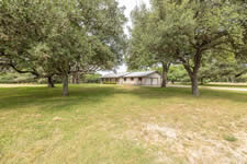 1002 Royal Oaks #1, Yorktown, TX 78164