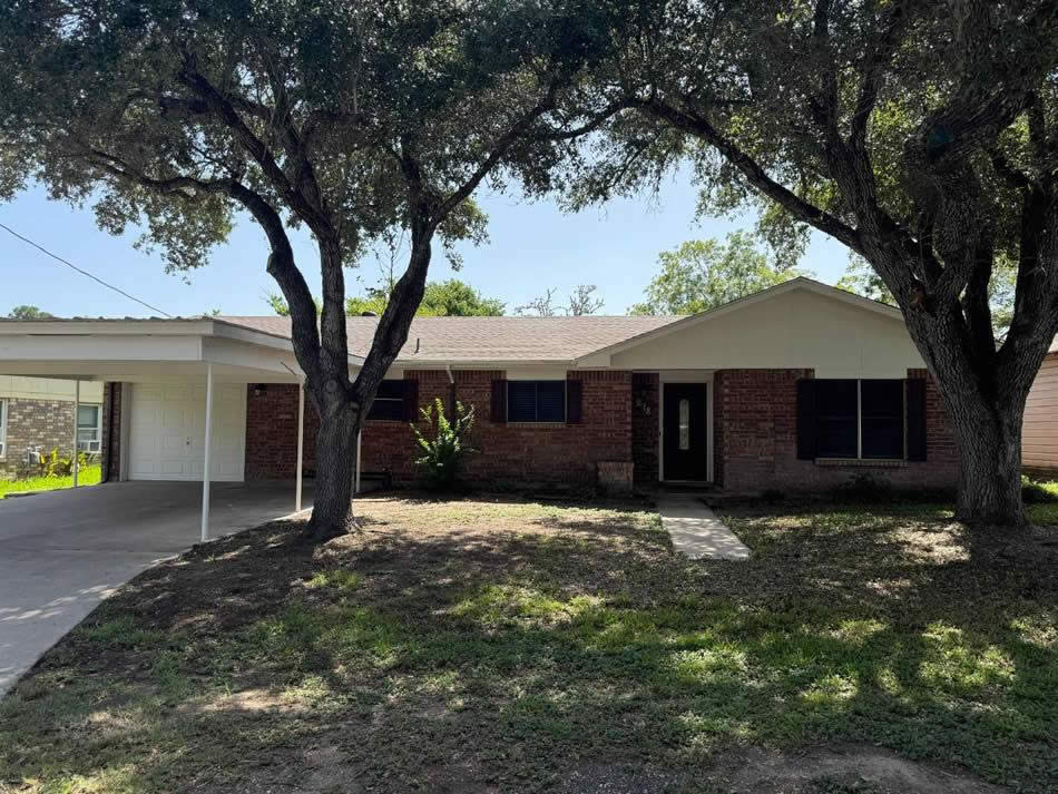 218 N. Louis, Yorktown, TX 78164