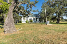 2451 FM 884, Yorktown, TX 78164
