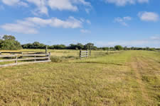 2451 FM 884, Yorktown, TX 78164