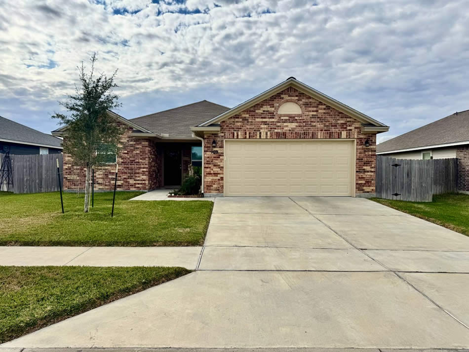 909 Second St., Cuero, TX 77954
