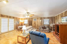 94 Crestview Rd., Yorktown, TX 78164